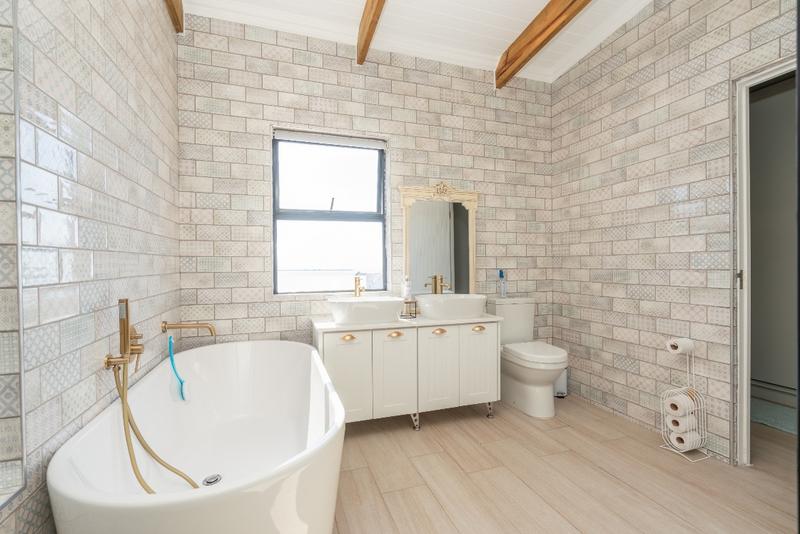 4 Bedroom Property for Sale in Sandy Point Western Cape